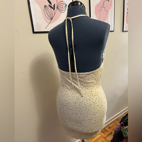 Light yellow cut out dress - Picture 2 of 3